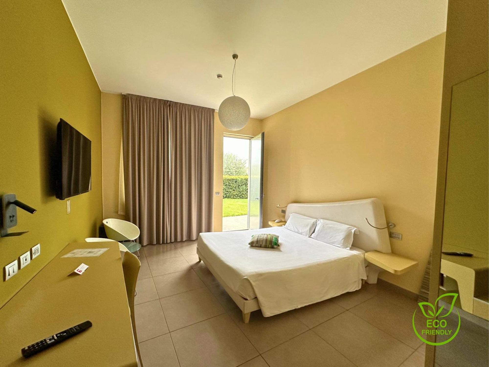 Hotel Ibis Styles Catania 4*