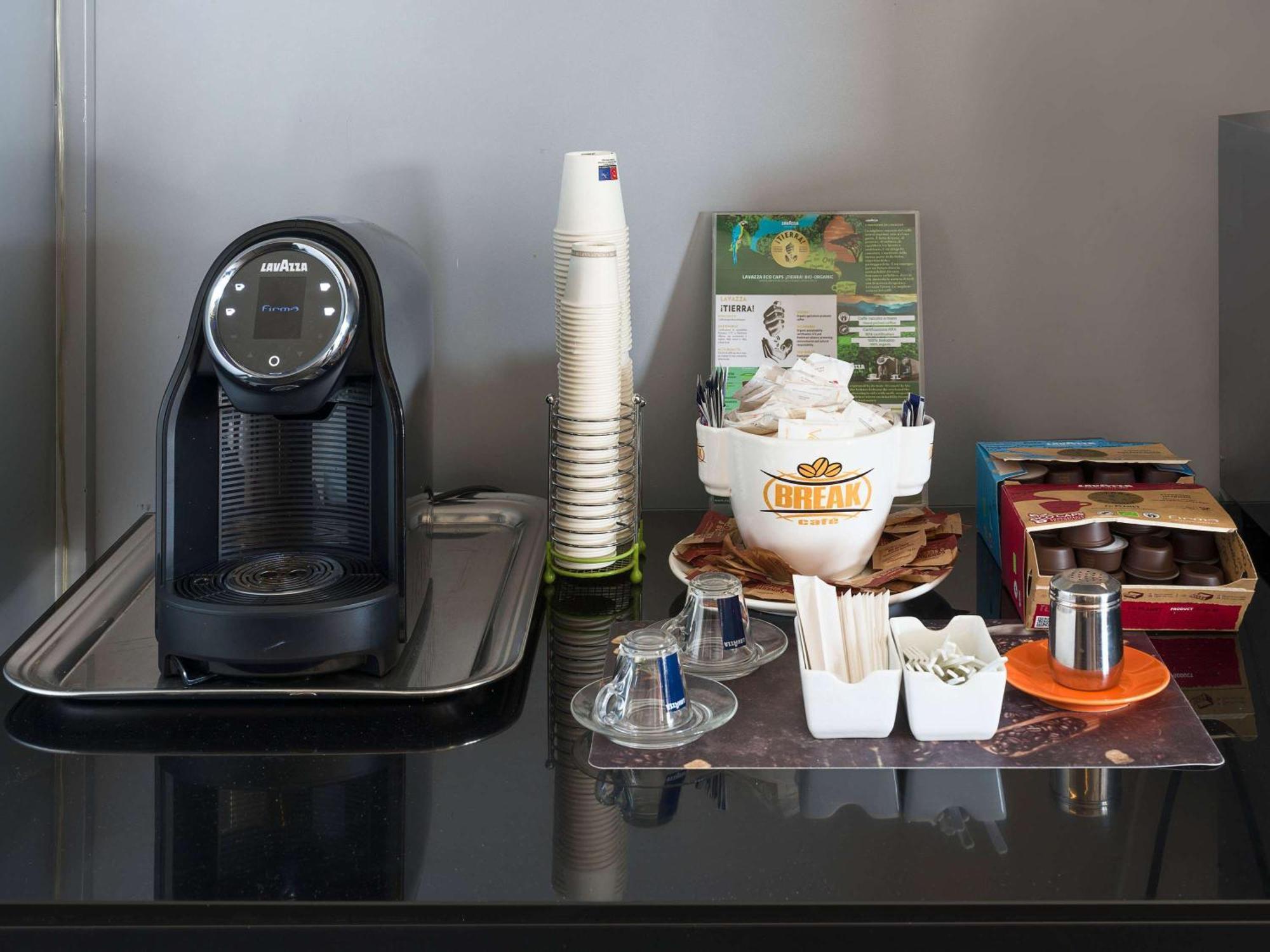 Hotel Ibis Styles Catania 4*