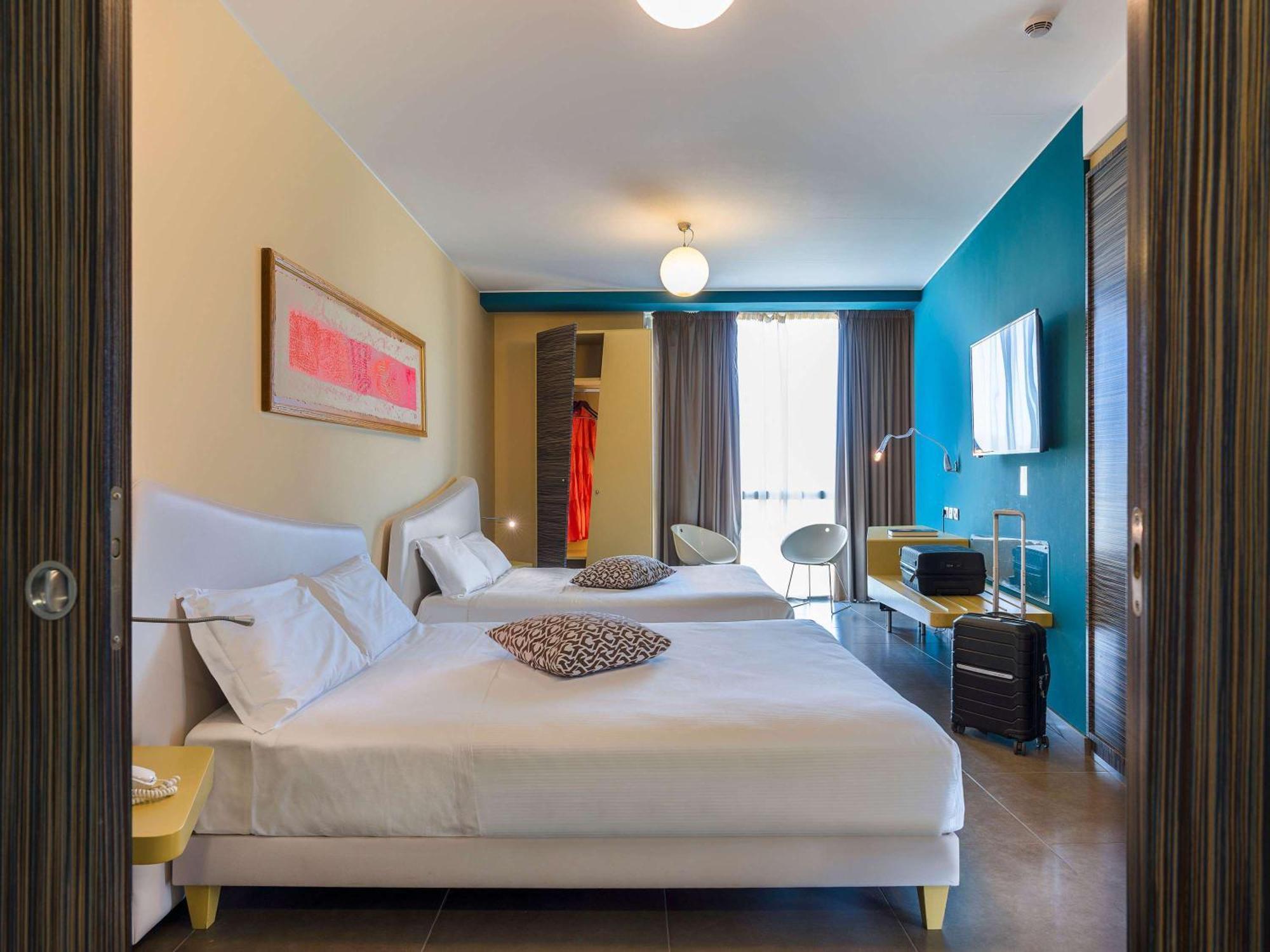 Hotel Ibis Styles Catania 4*