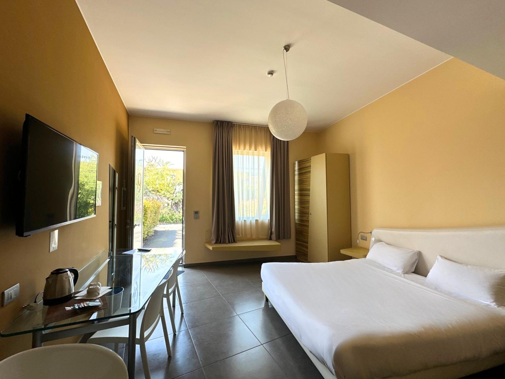 Hotel Ibis Styles Catania 4*