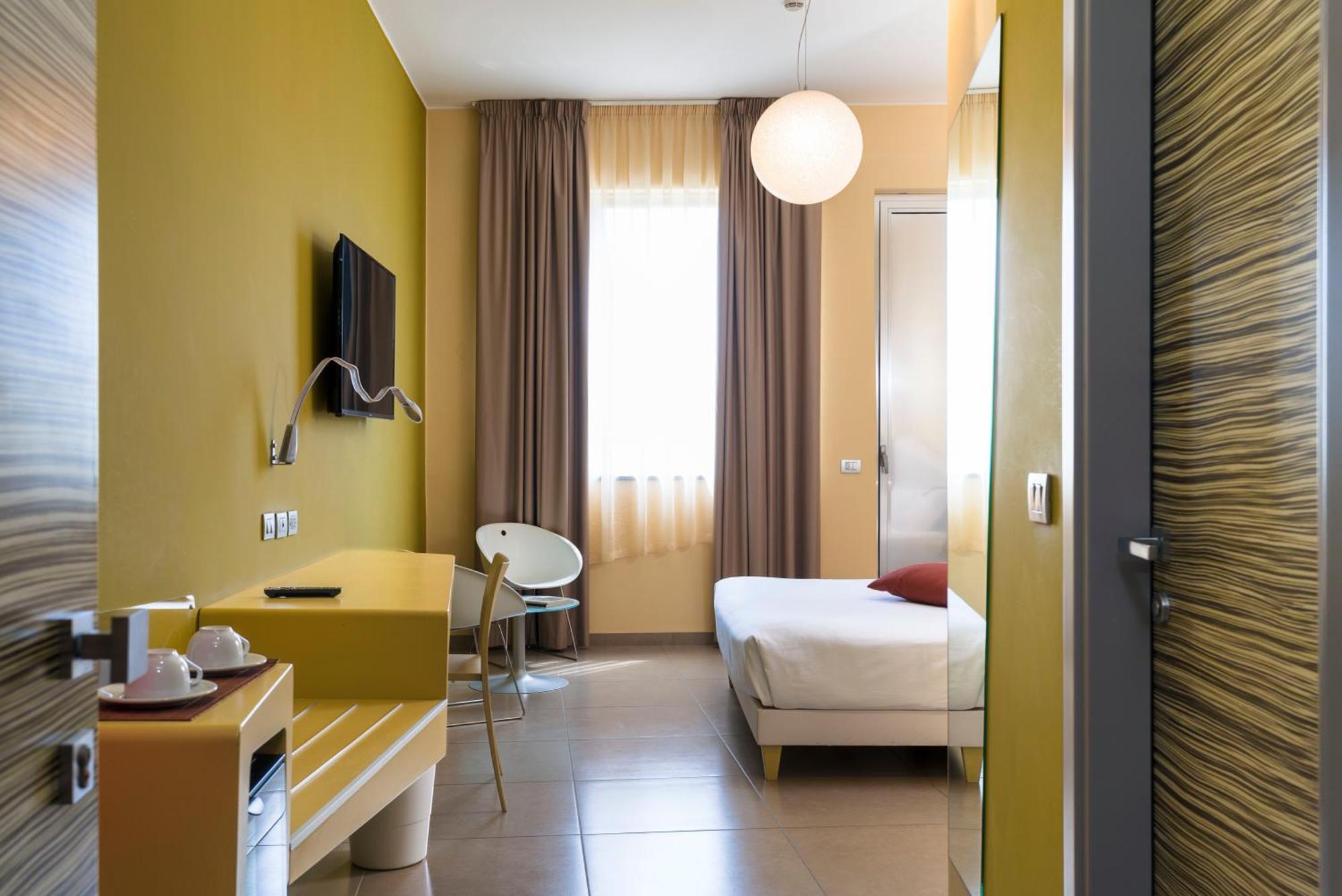 Hotel Ibis Styles Catania 4*
